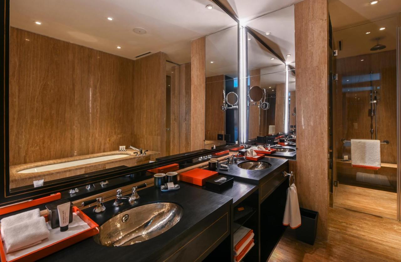 One-Bedroom Deluxe Apartment