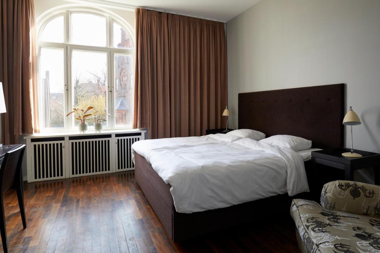 Standard Double Room,1709733103:JPEG