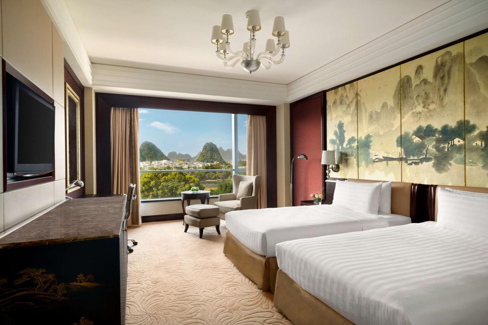 Horizon Twin Room Club Access with River View