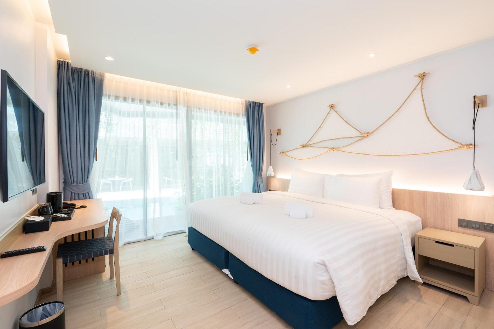 Deluxe Double Room Pool View