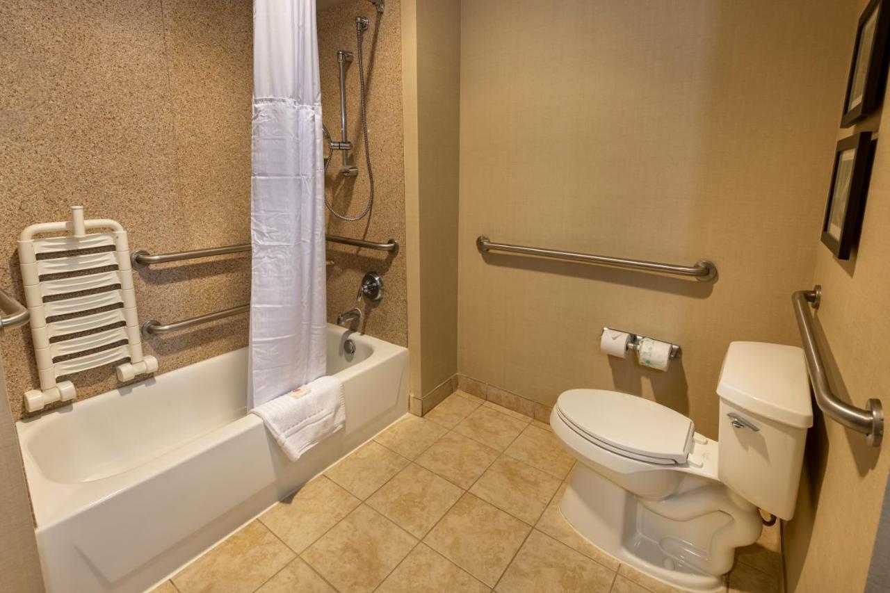 Queen Suite with Two Queen Beds and Sofa Bed - Accessible/Non-Smoking