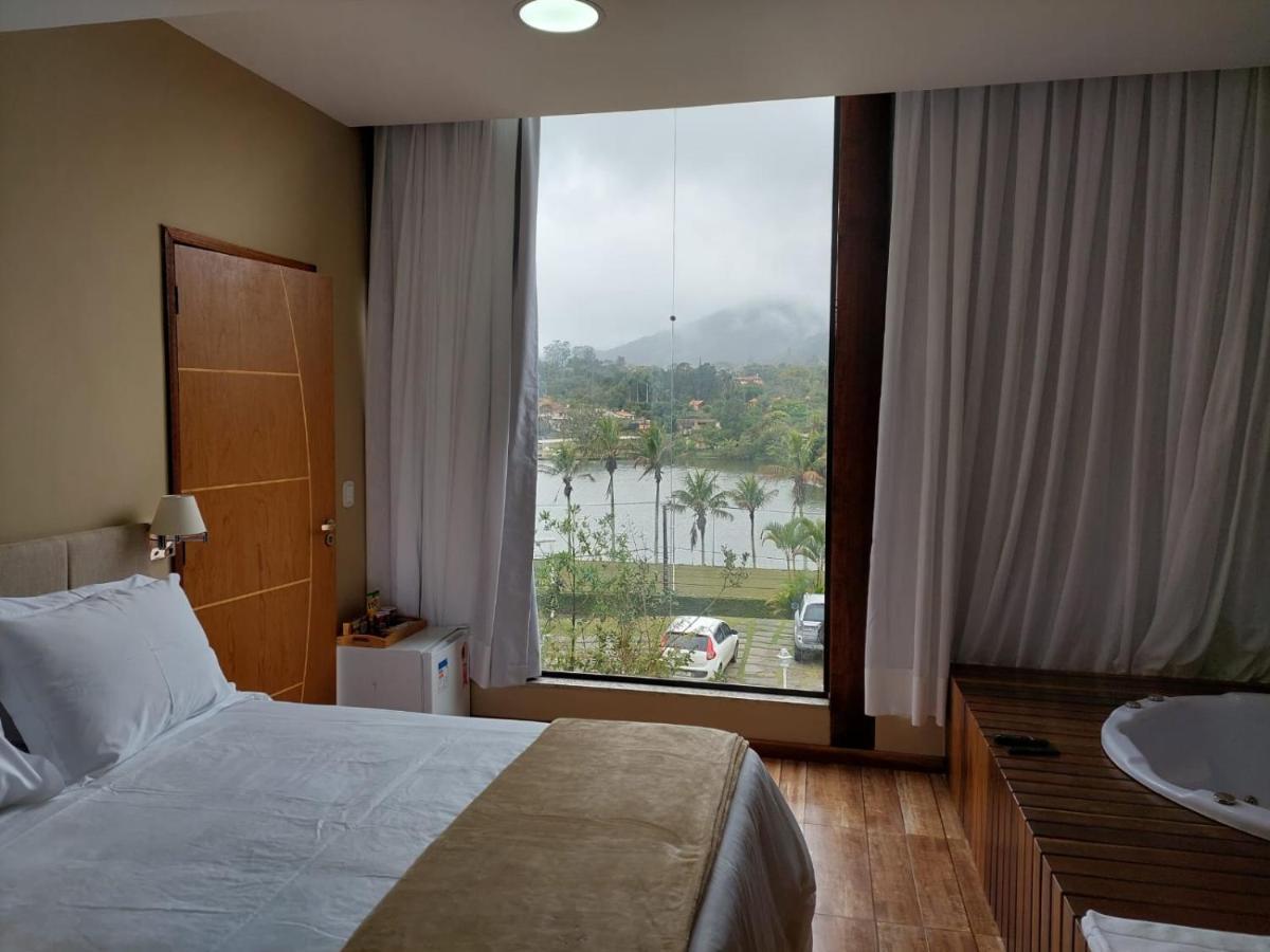Suite com Vista Lago