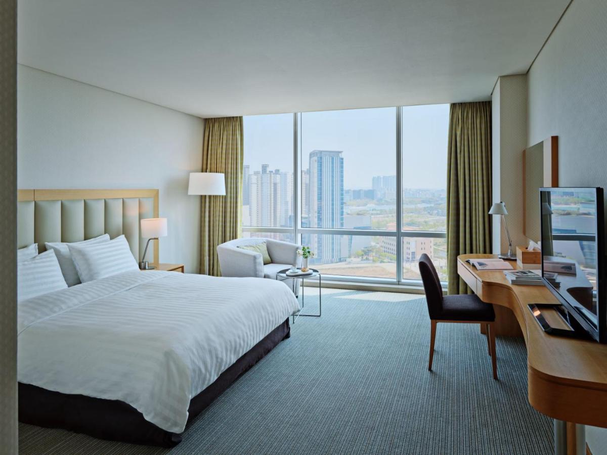 EAST Tower Superior Double Room
