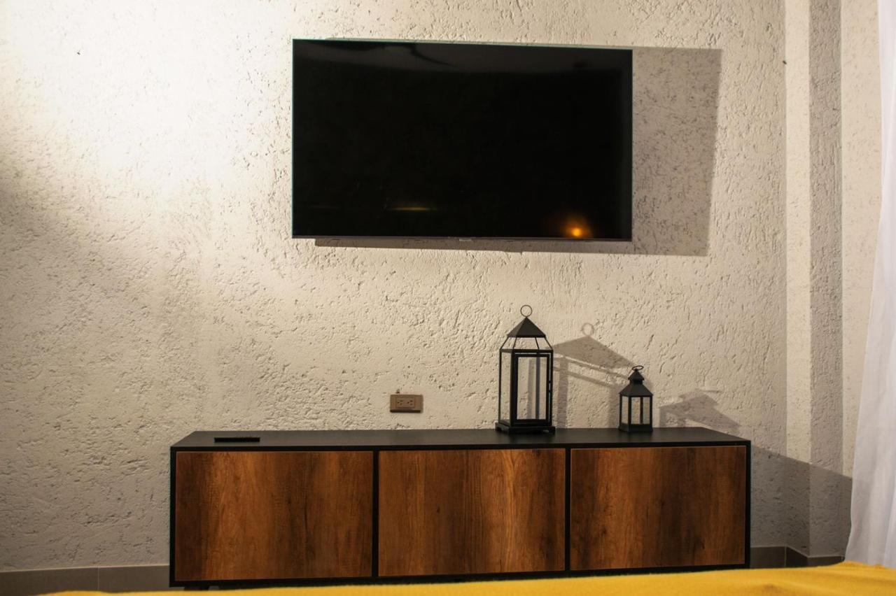 Standard Suite,1297421914:JPEG