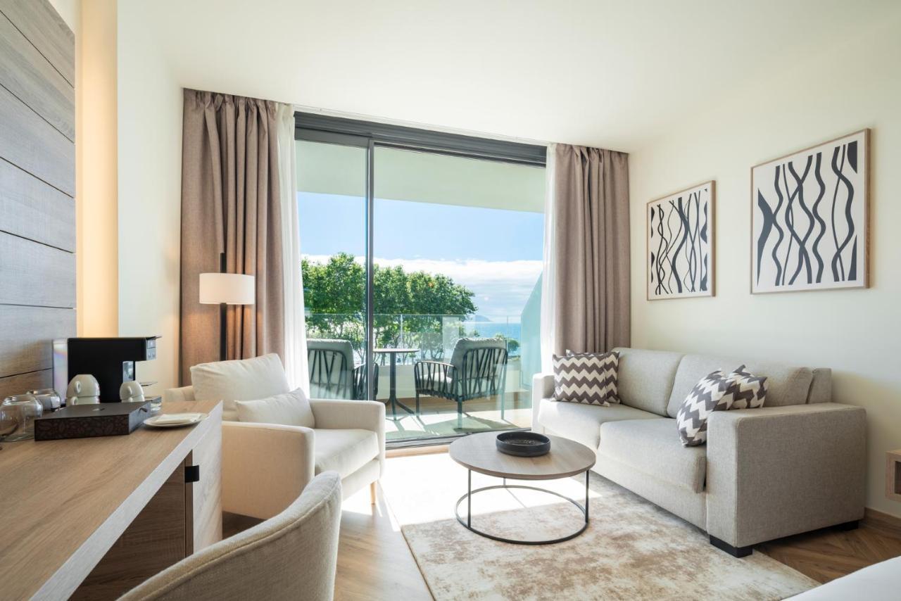 Double or Twin Room Side Sea View