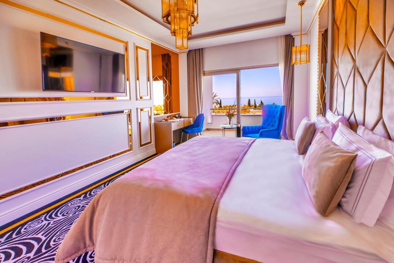 Deluxe Room with Sea View