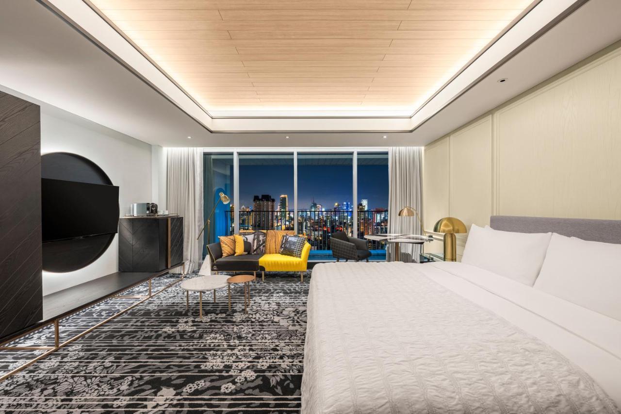 Deluxe King Room City View