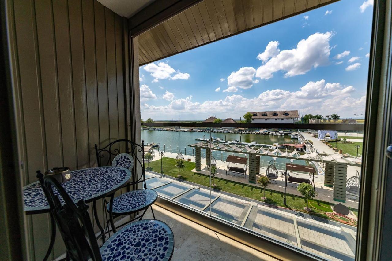 Amyntas Deluxe Room with balcony and marina view