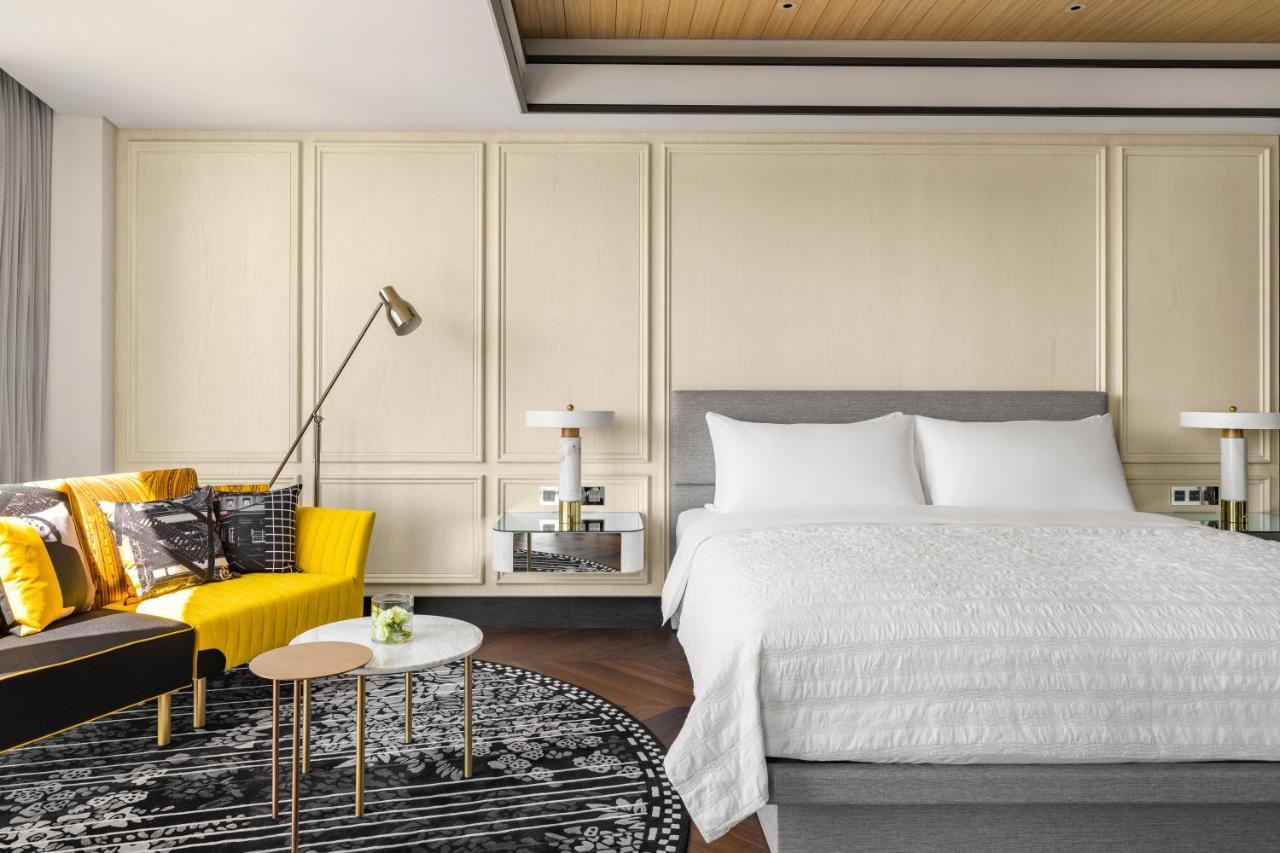 Deluxe King Room City View