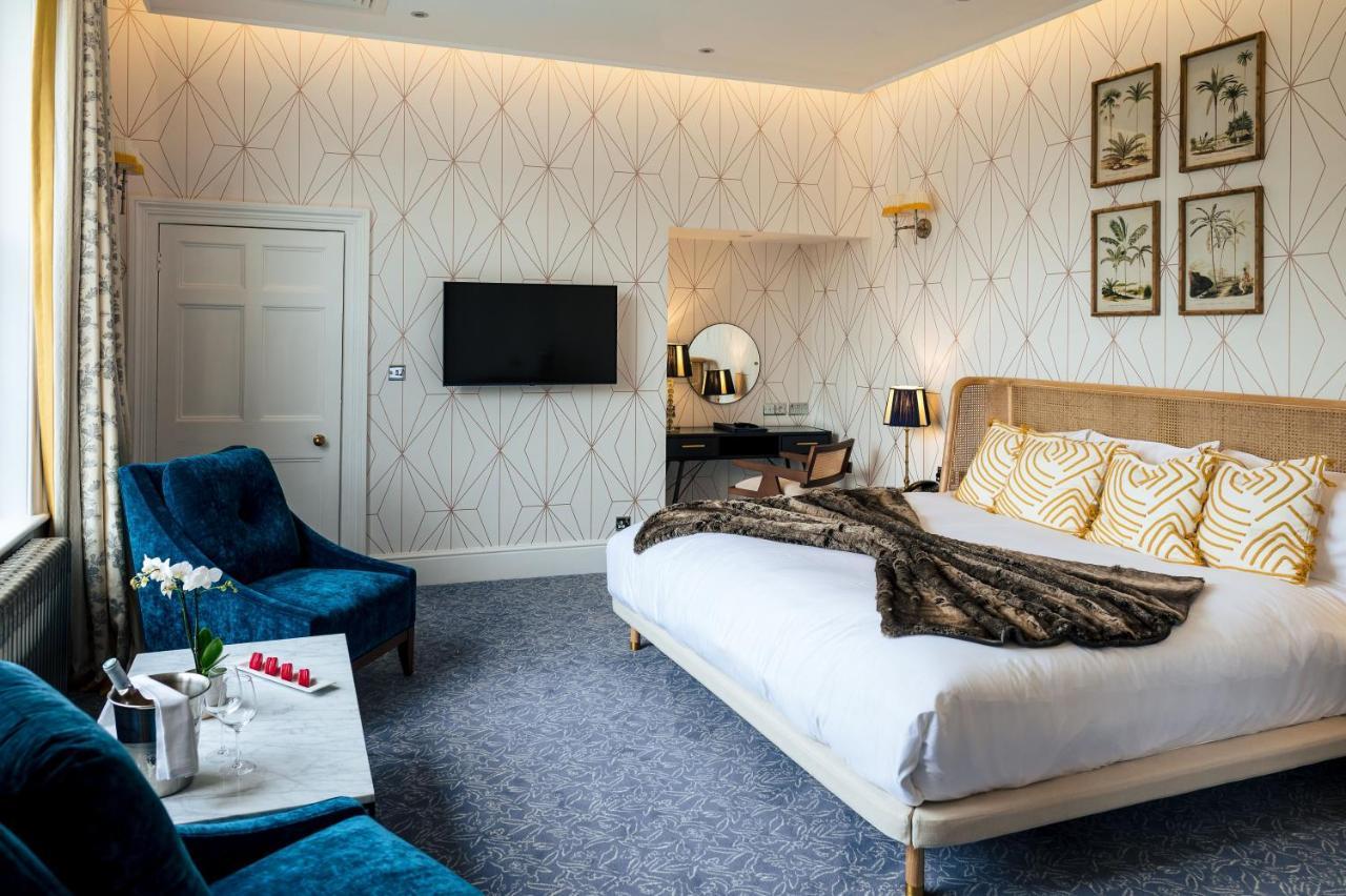 Feature Room,1304158771:JPEG