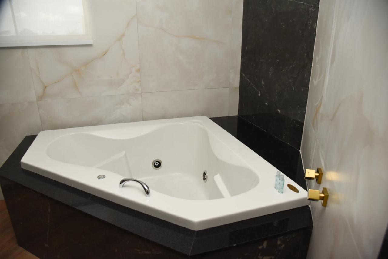 King Suite with Spa Bath