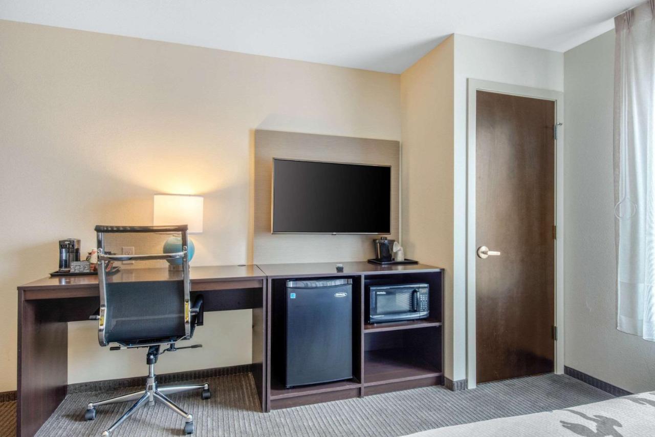 Queen Room with Two Queen Beds - Mobility Access