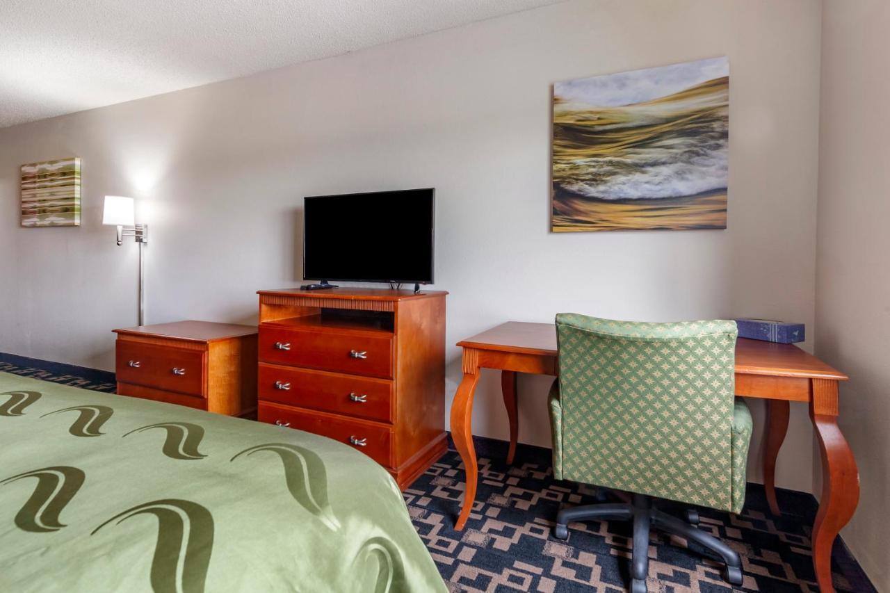 King Suite with Hot Tub - Non-Smoking