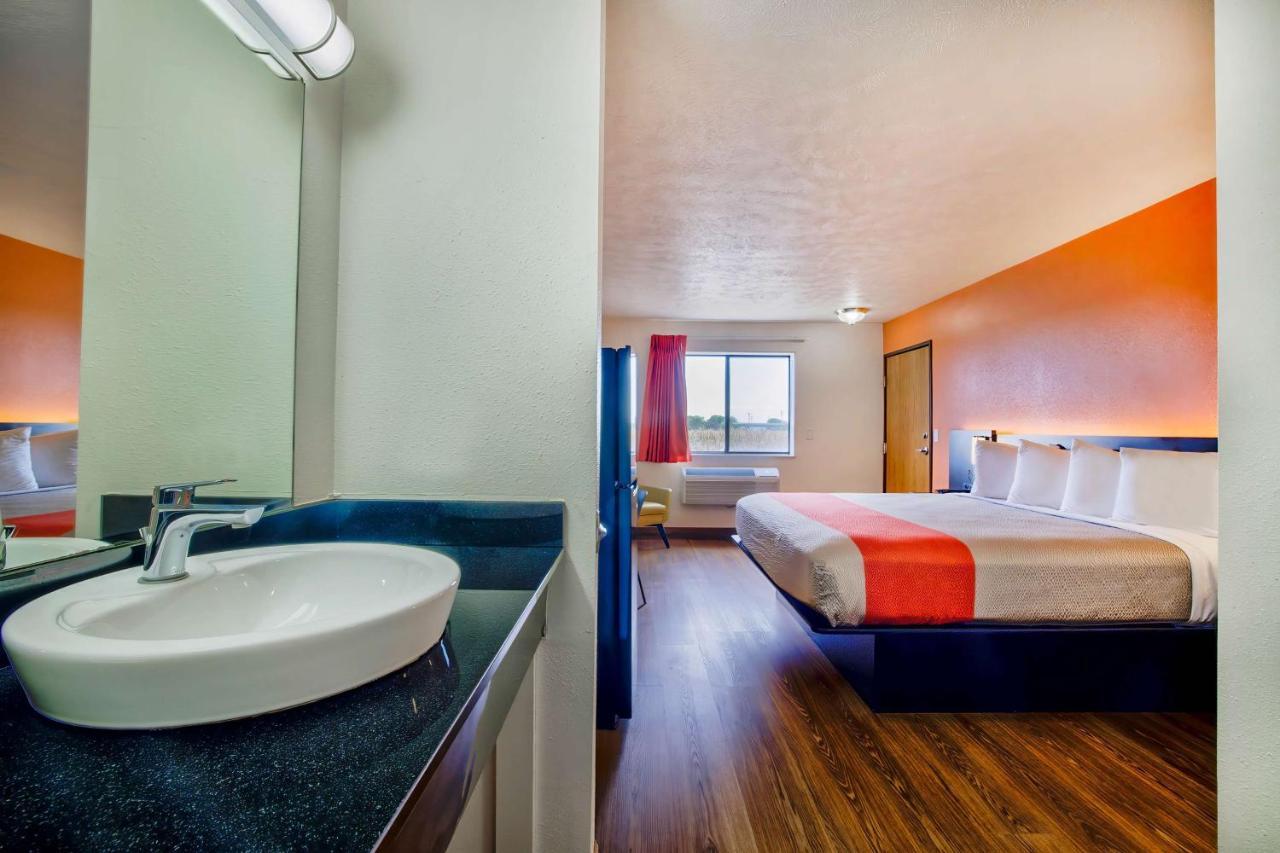 Queen Room - Disability Access - Roll in Shower