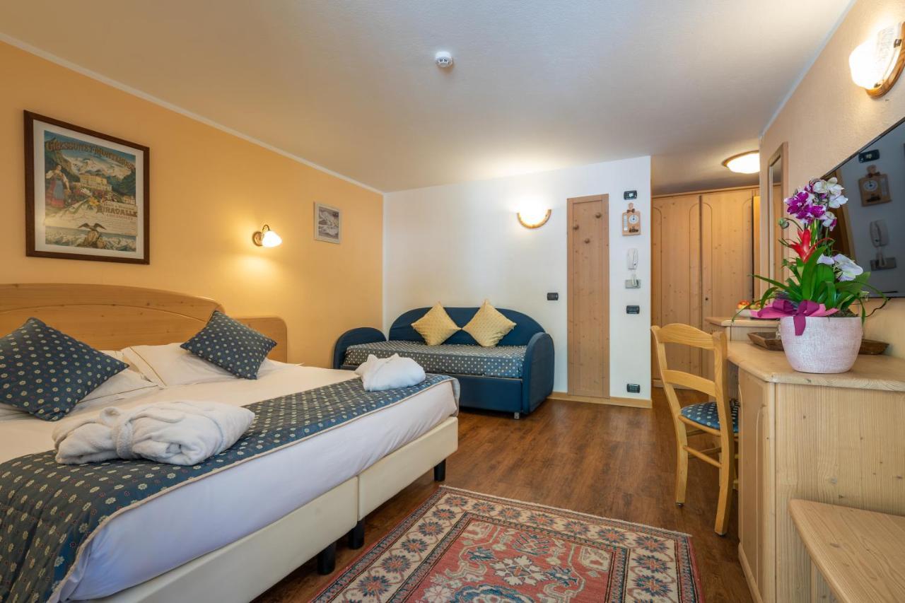 Large Double Room,1318694083:JPEG
