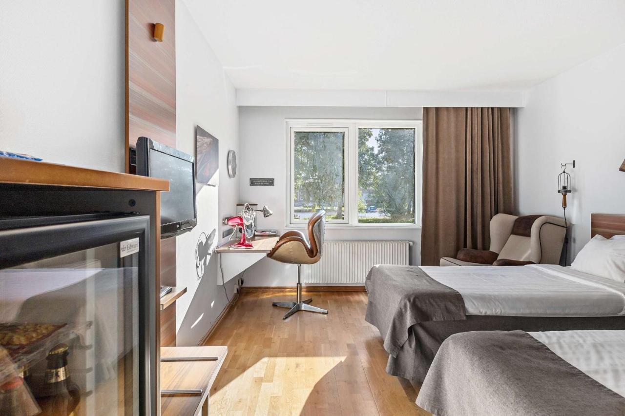Standard Twin Room Lake View