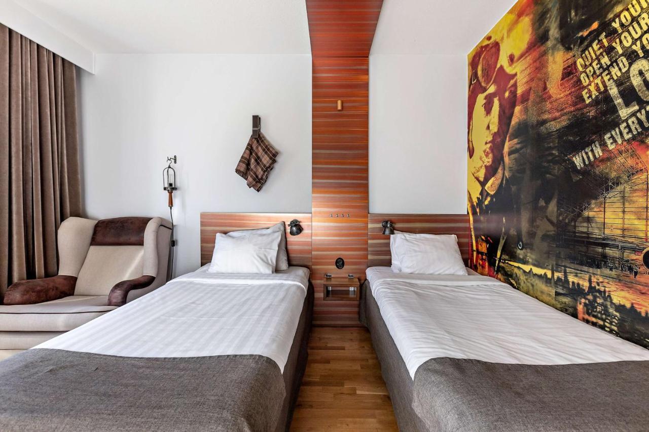 Standard Twin Room Lake View