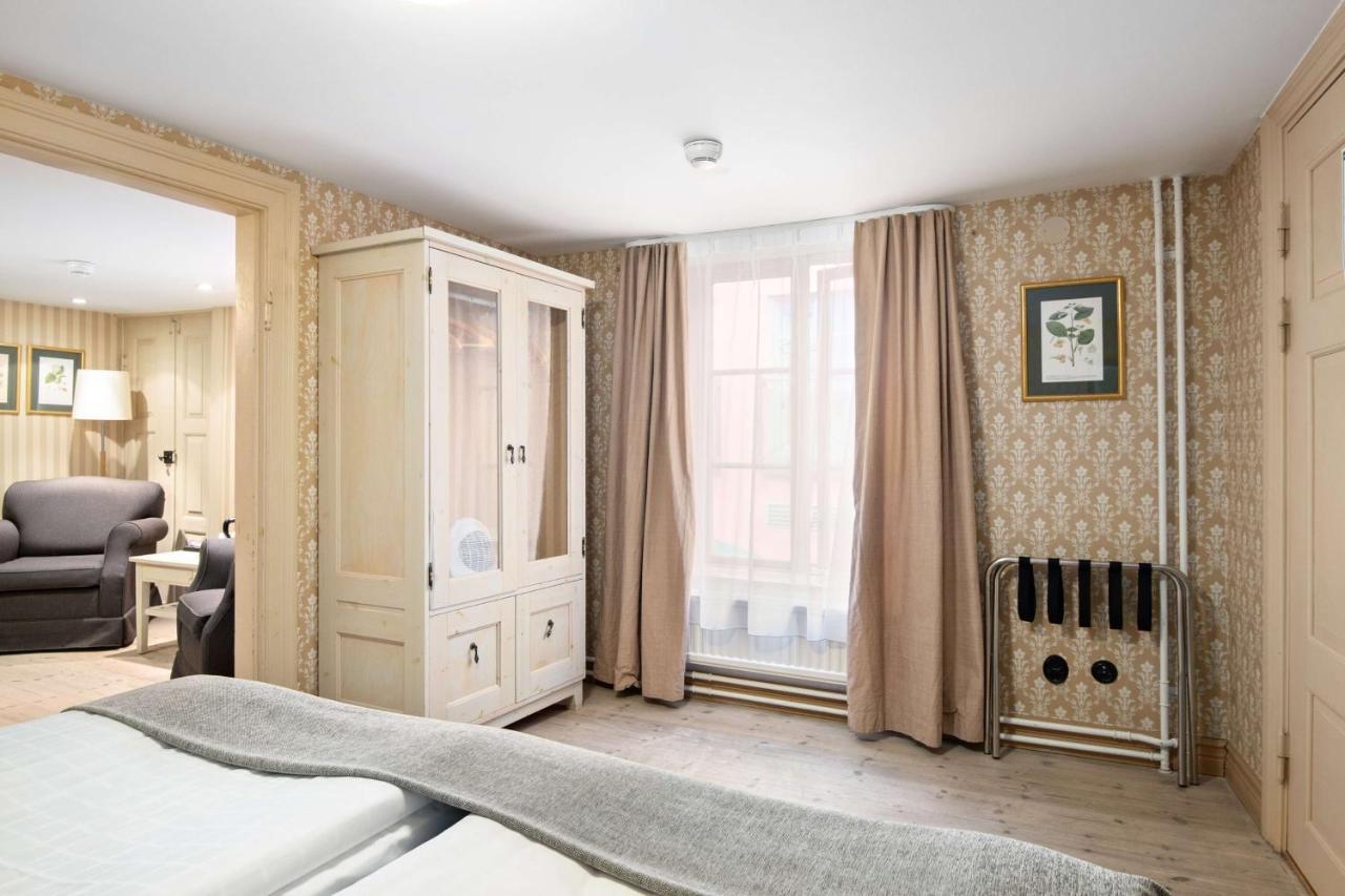 Suite Two Single Beds