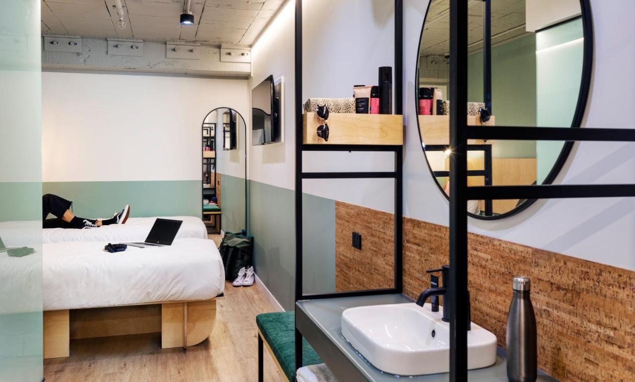 Twin Split Ensuite Room Interior