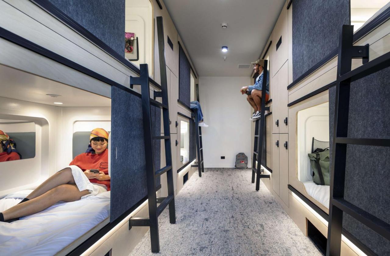 Private Single Pod 10 Share Room