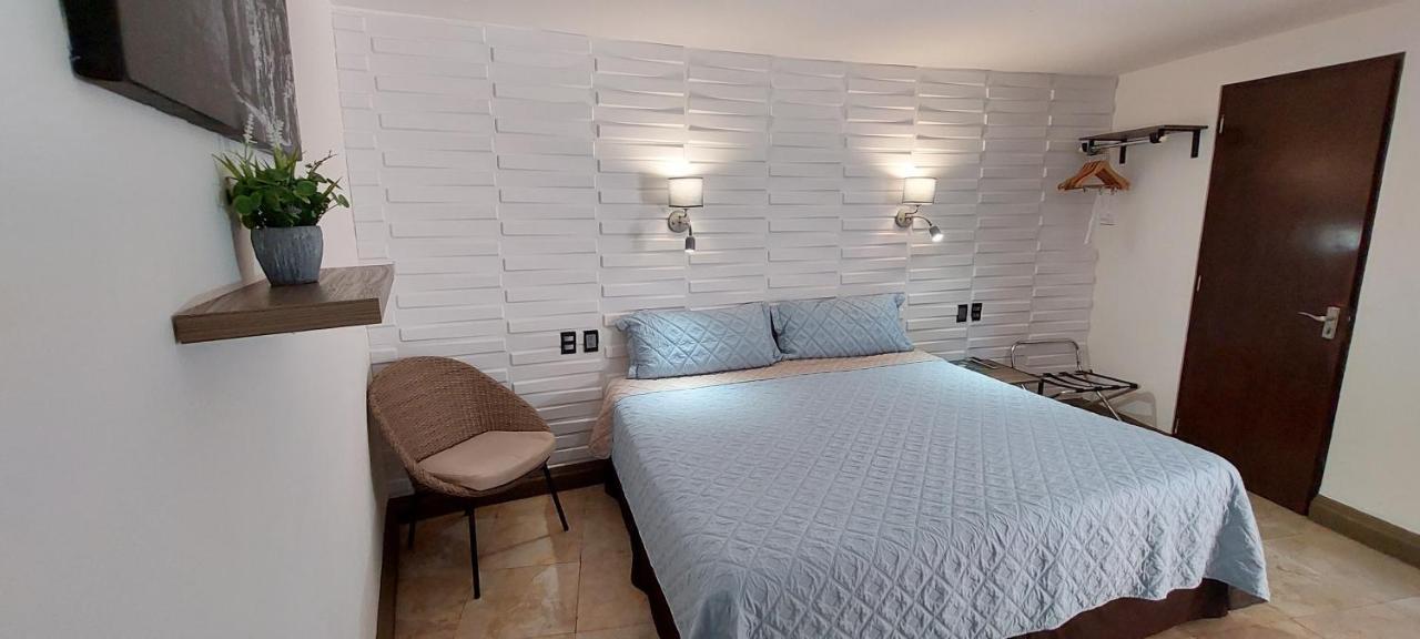Habitación con cama extragrande.