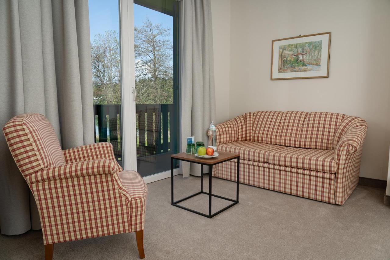 Junior Suite Bath Balcony,1584463993:JPEG