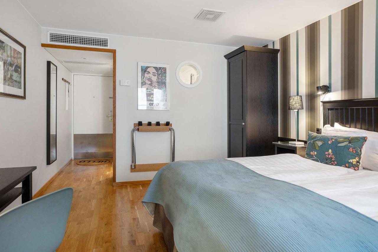 Business Queen Room - Non-Smoking/Top Floor