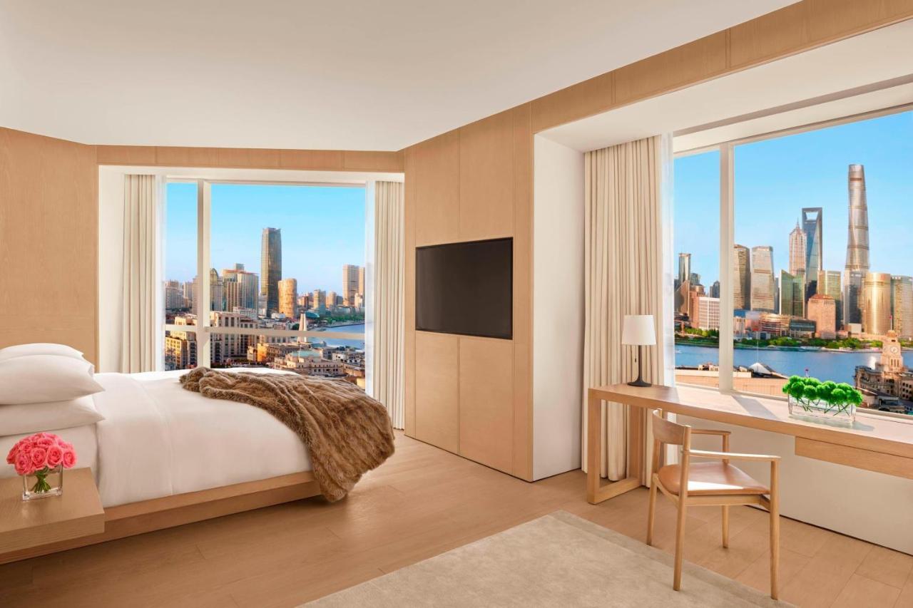 Pearl Tower View King Bed Room