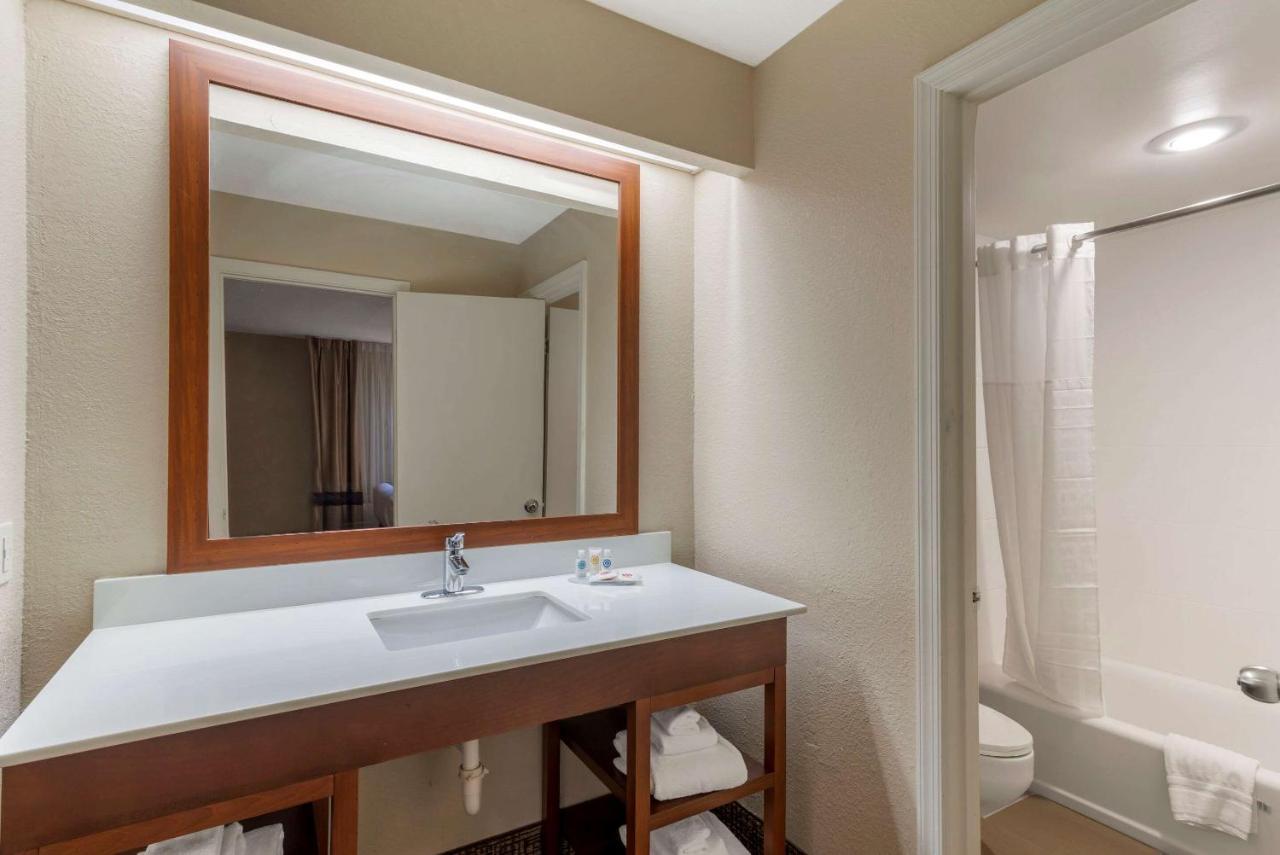 Queen Suite with Two Queen Beds - Non-Smoking