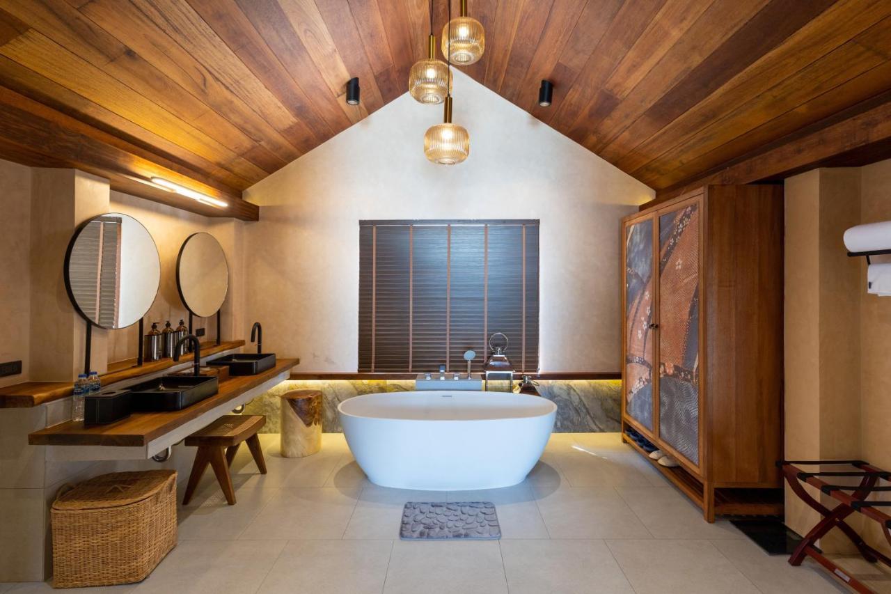 Sand Beachfront Pool Villa