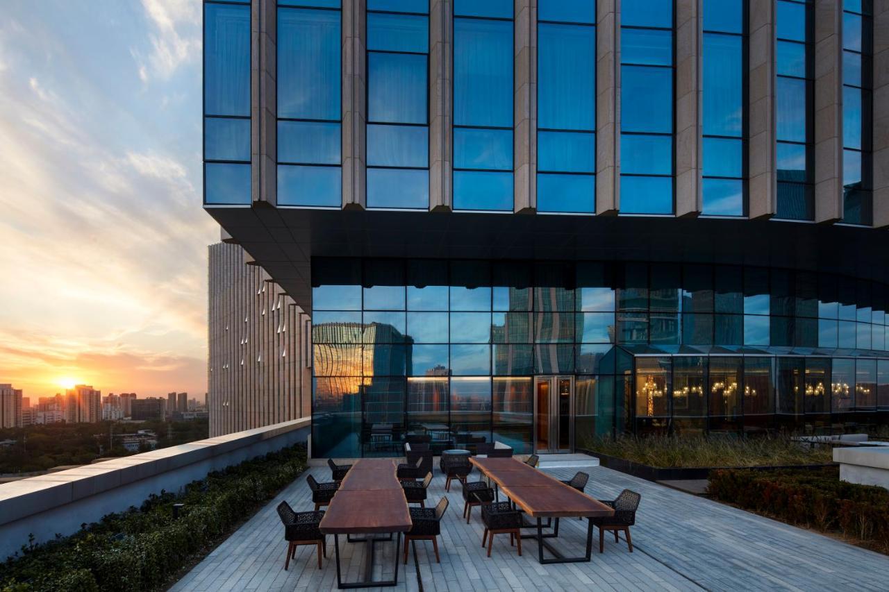 CLUB, Club lounge access, Guest room, 1 King, City view