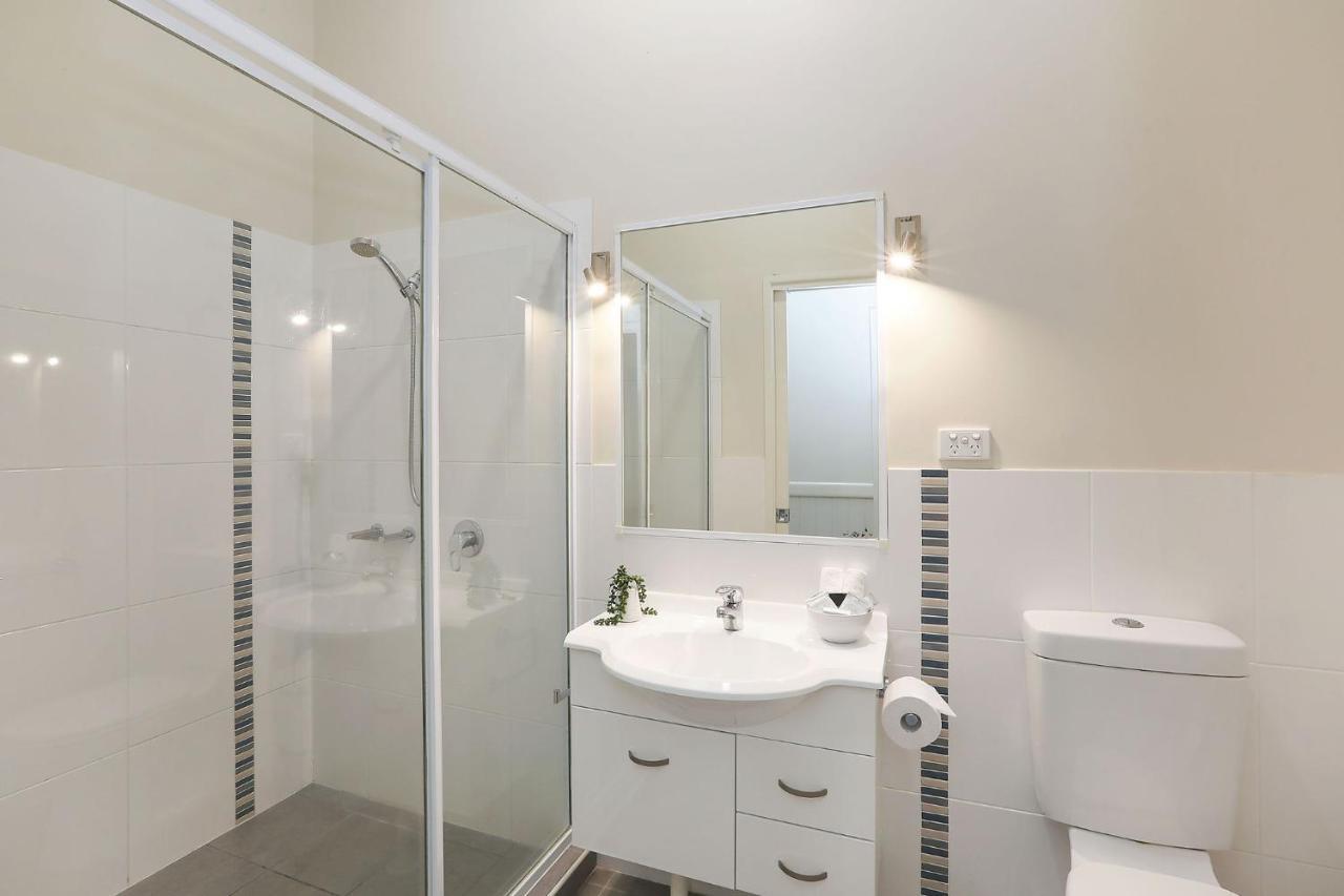 Economy Cabin - Sleeps 6 - Dog Friendly