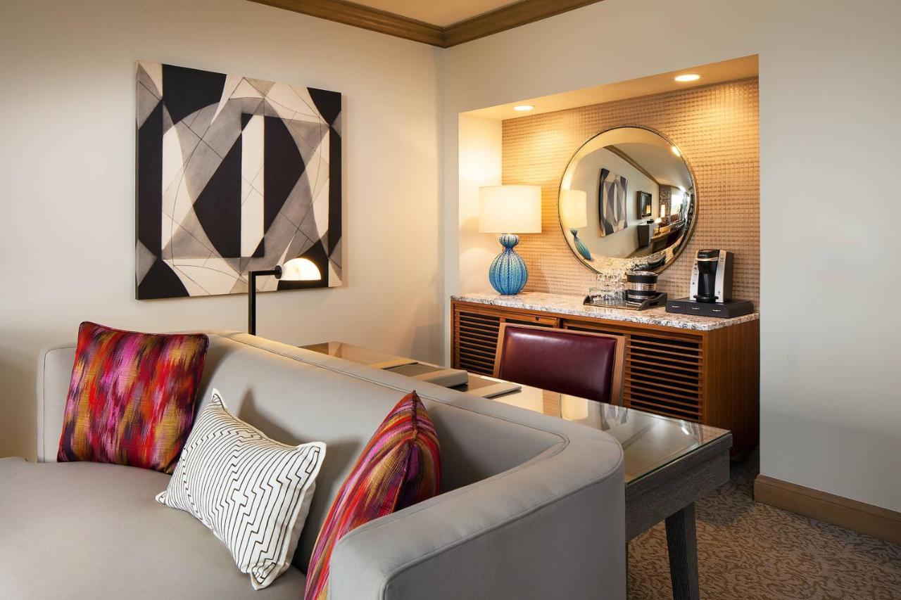 1 Bedroom Suite, 1 King, Sofa bed, Camelback MTN view