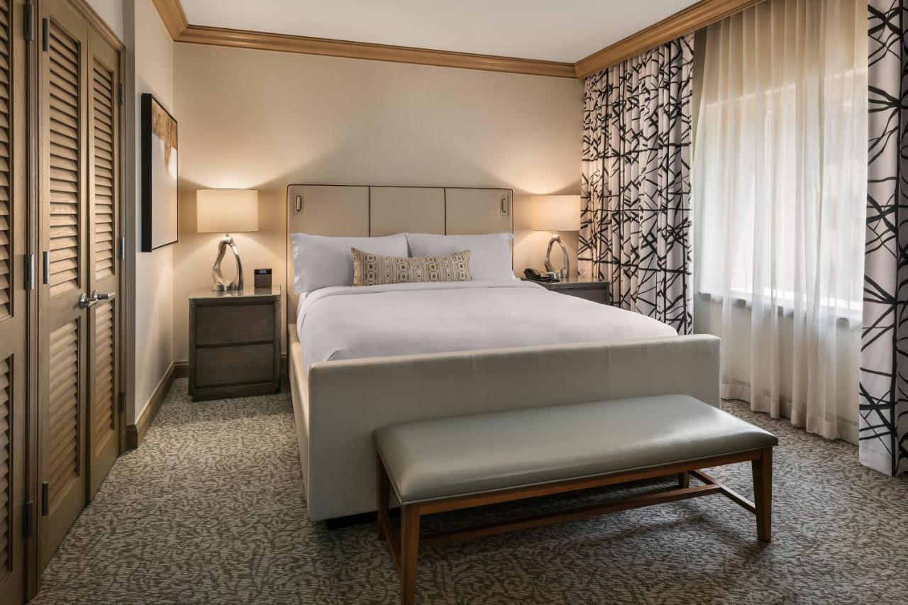 One-Bedroom King Suite