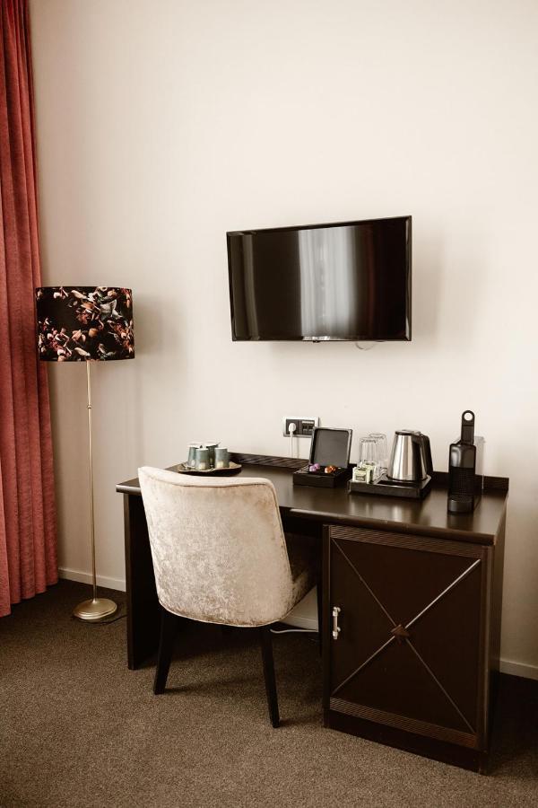 Family Room,1394391896:JPEG