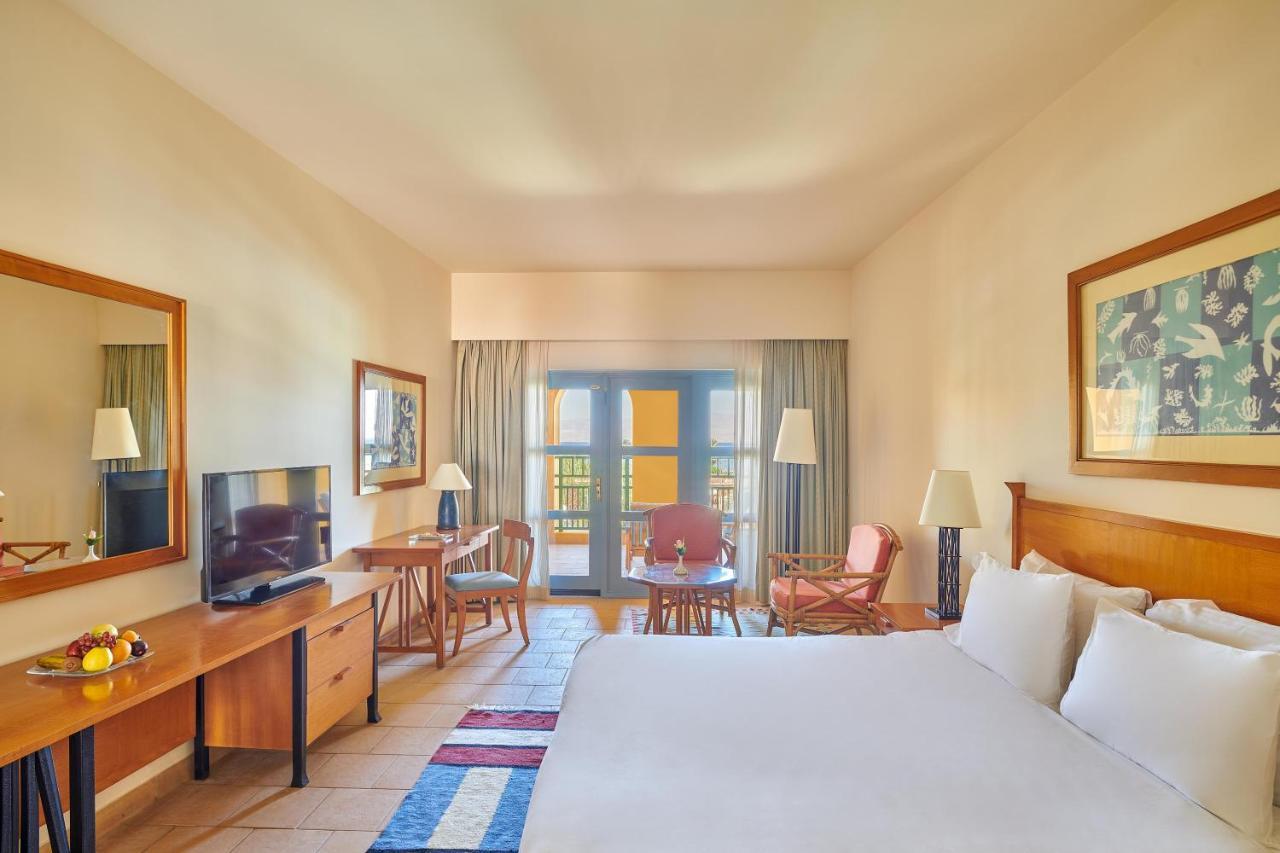 Standard Zimmer mit Kingsize-Bett und Meerblick