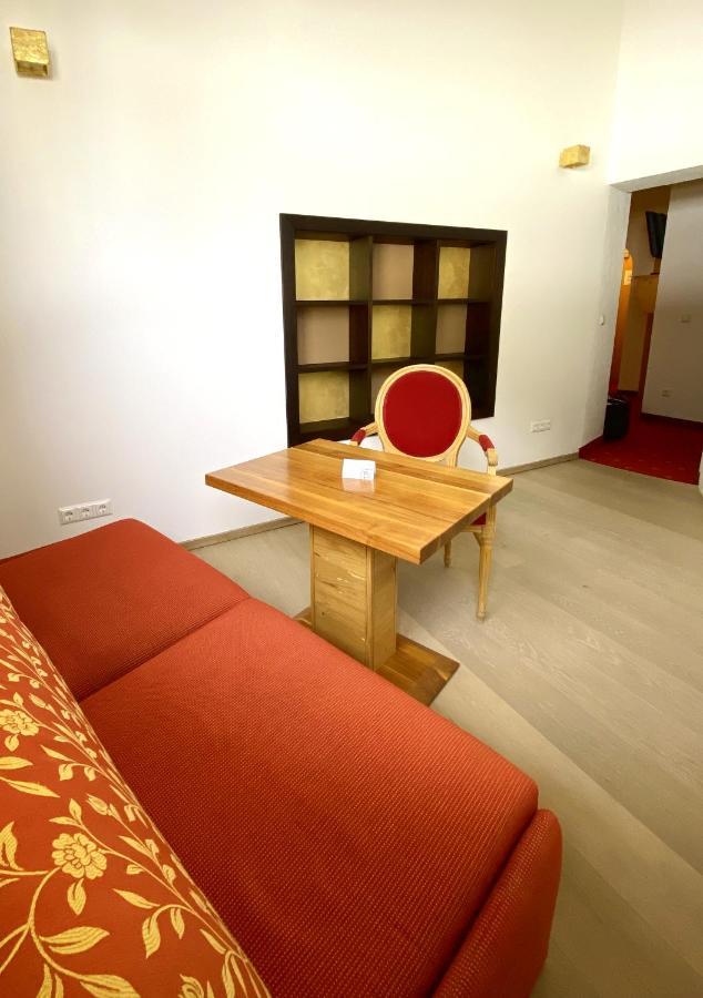 Single Room,1356085127:JPEG