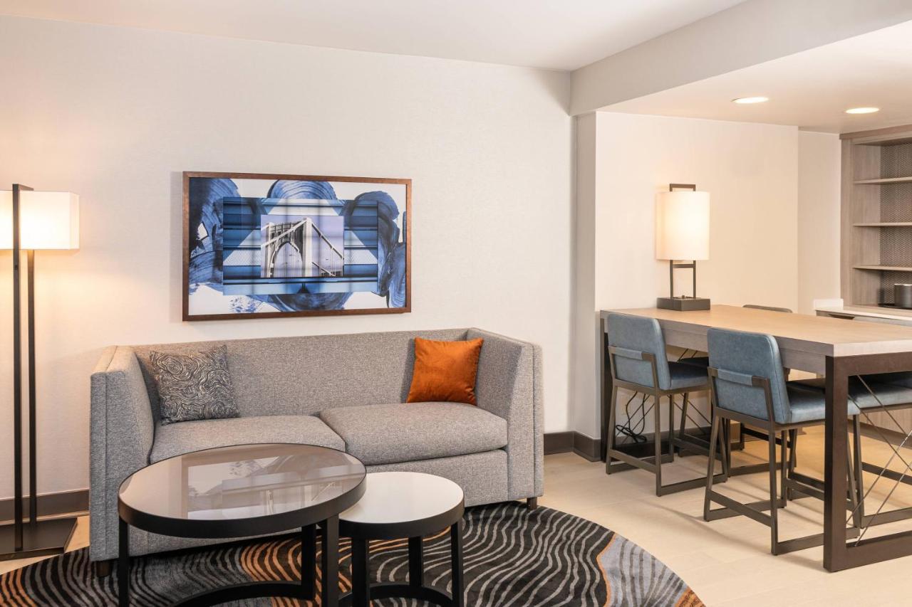 Executive King Suite Concierge lounge access,1357461926:JPEG
