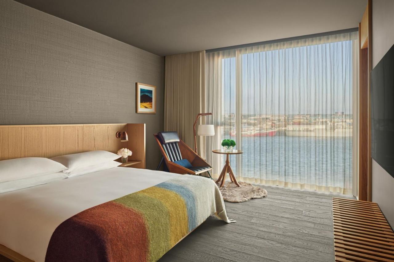 Deluxe King Room Scenic View