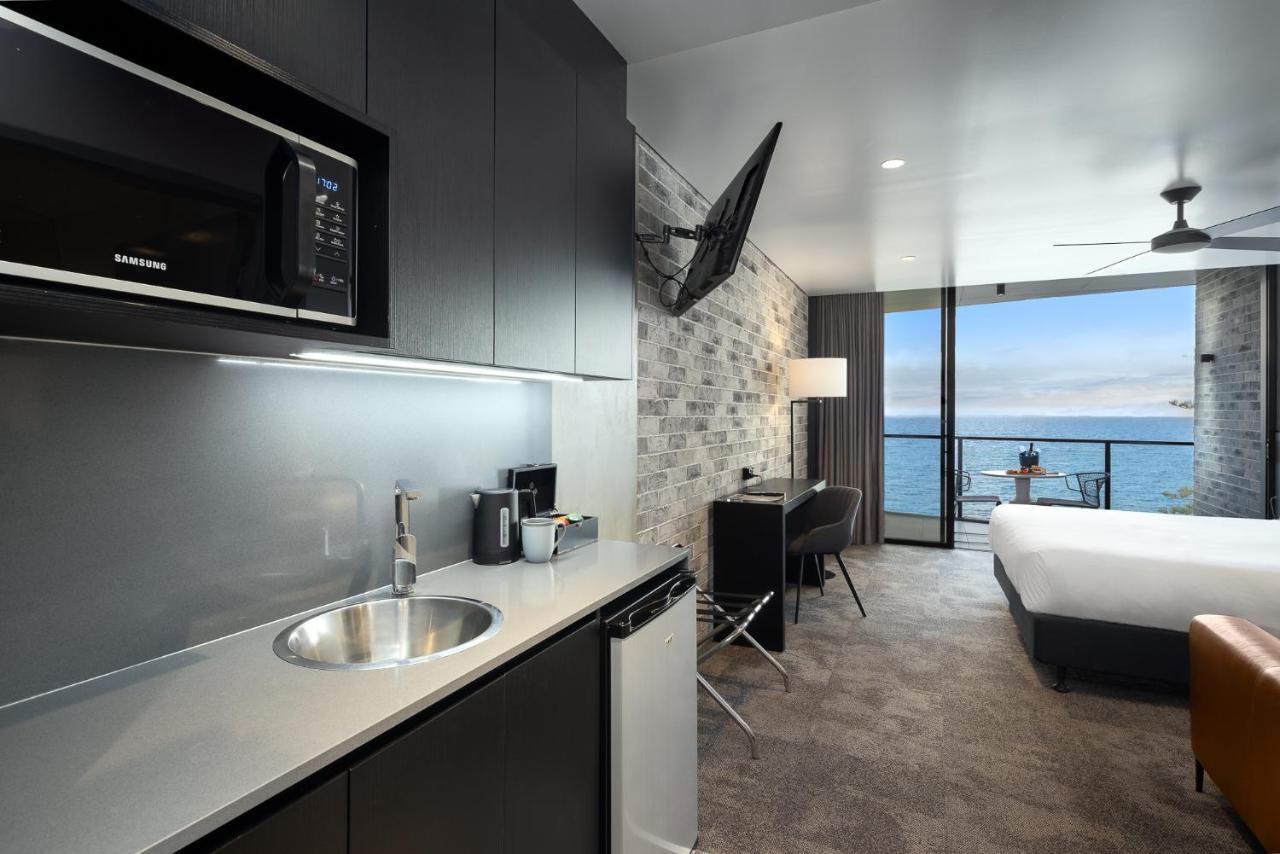 Deluxe King Room - Oceanfront
