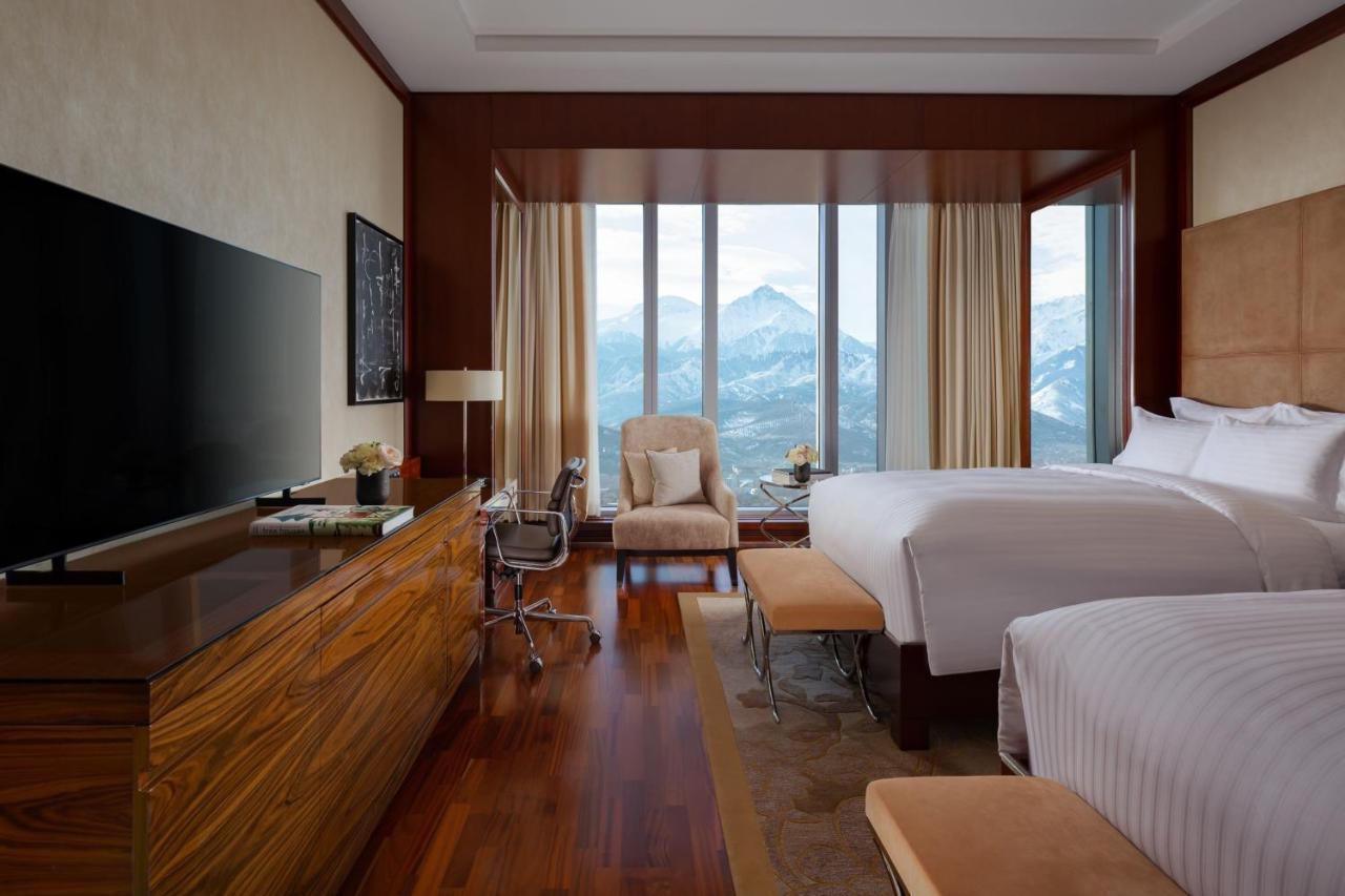 Deluxe Room, Guest Room, Two Double, Mountain View