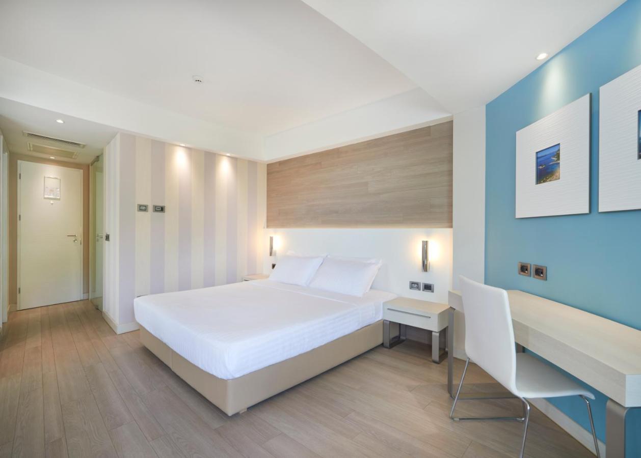 Junior Suite with Sea View and Jacuzzi