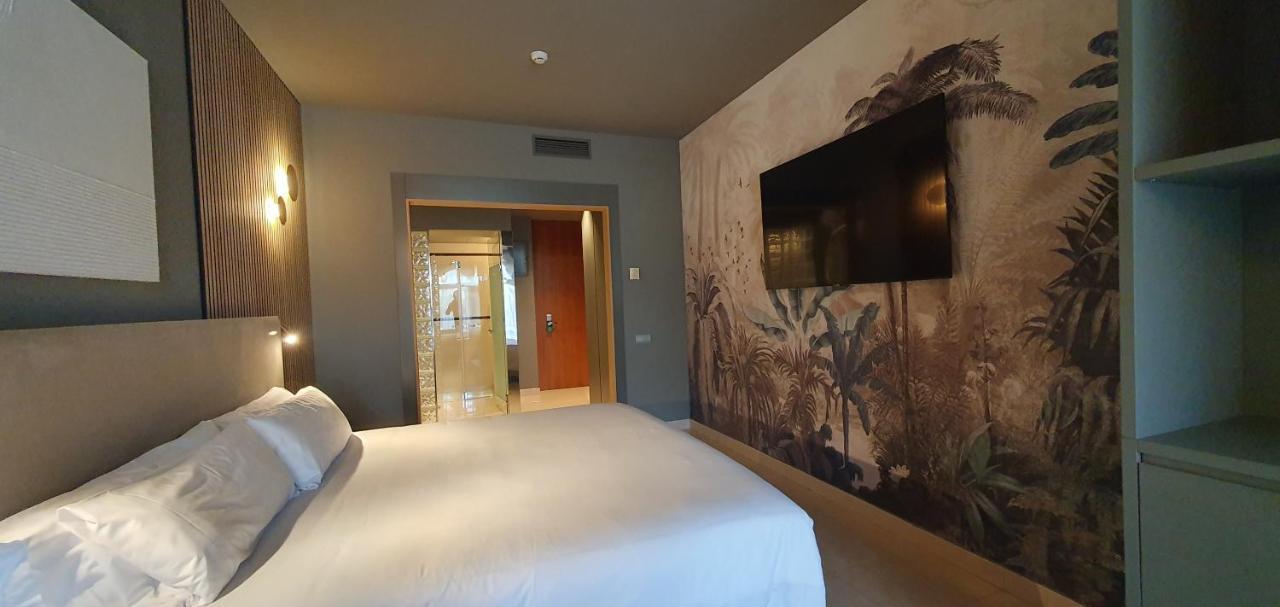 Premium King Room with Terrace and Pool Access