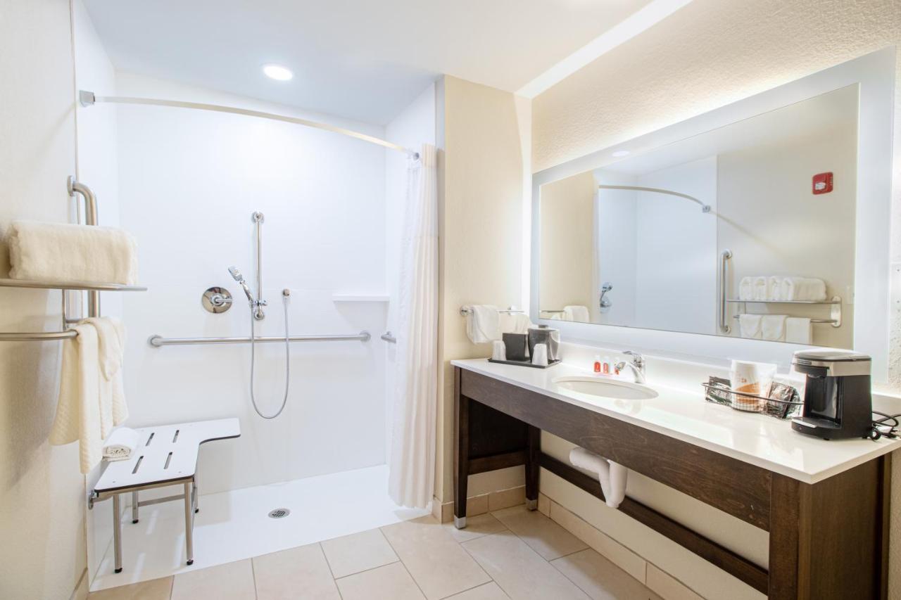 King Room with Roll-In Shower - Disability Access/Non Smoking