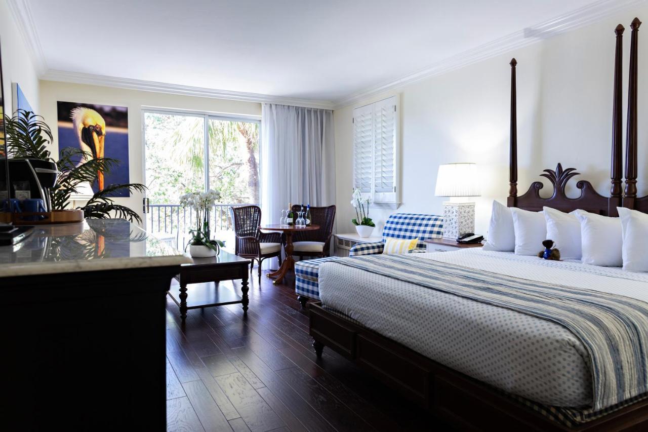 Deluxe King Room Lake View Balcony