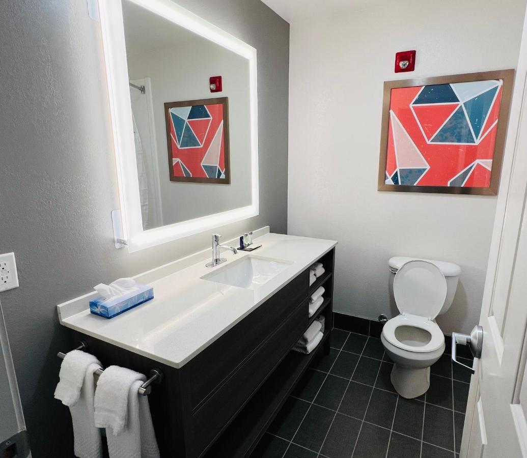 Queen Room with Two Queen Beds - Non Smoking