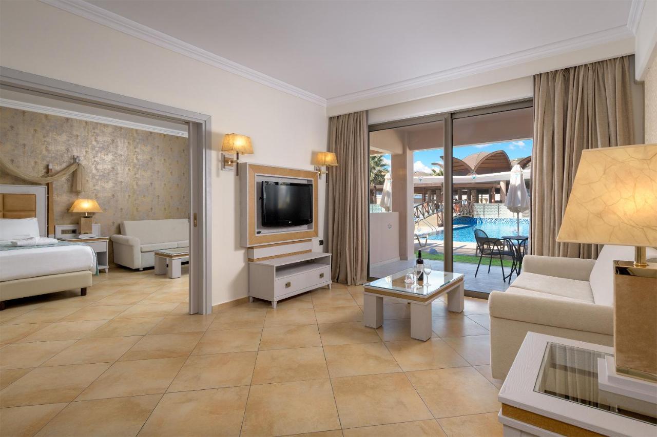 Luxury Suite Direct Pool Access,1387736813:JPEG