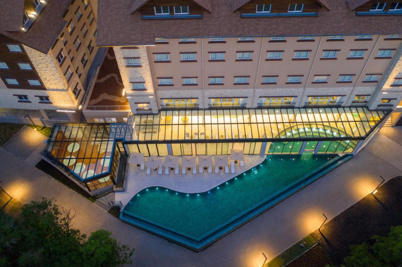 Superior Queen Room Pool View Non-Smoking
