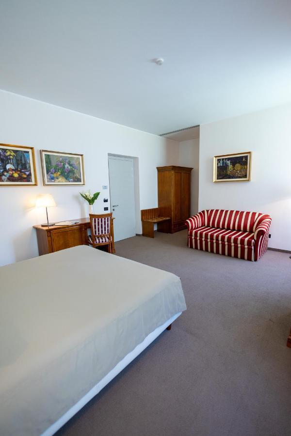 Economy Double Room,1391979998:JPEG