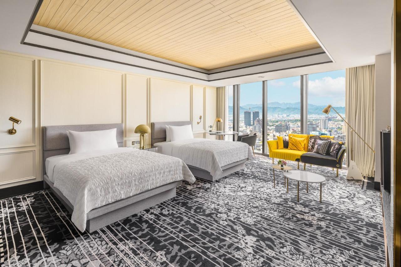 Deluxe Queen Room Two Queen Beds City View